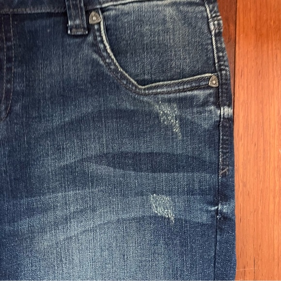 SALE! NWOT KUT from the Cloth MIA Toothpick Skinny Distressed Jeans. Size: 8. - Picture 8 of 14